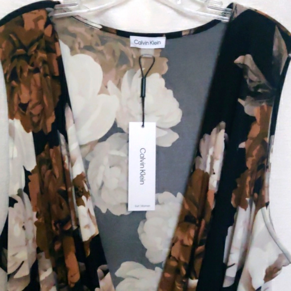 Calvin Klein top. Floral print, sleeveless, plunge V-neck, faux wrap style. S 2X - Picture 3 of 7